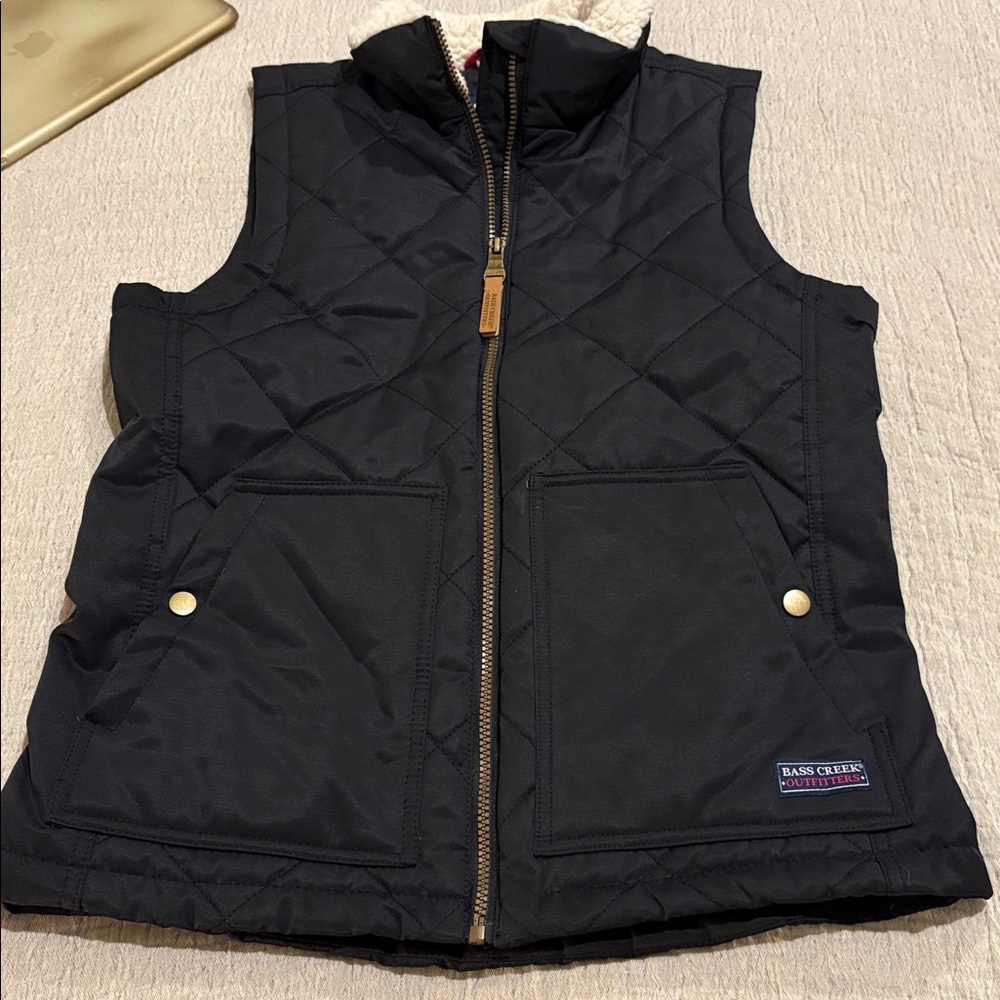 BASS CREEK OUTFITTERS Women's Quilted Vest with Sherpa Collar